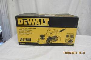 lot 9 image: DEWALT 34 HAND PLANER - STILL IN BOX -D26676