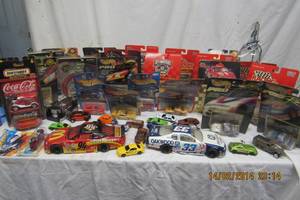 lot 199 image: COLLECTABLE MATCH BOX CARS-MOST SEALED