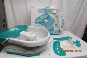 lot 225 image: CON AIR BUBBLY SPA FOOT BATH- IN BOX- 3 ATTACHMENTS AND GEL FEET