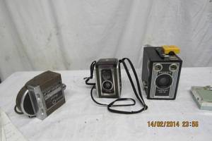 lot 226 image: VINTAGE CAMERAS- KODAK BROWNIE TARGET SIX-16, KODAK DUAFLEX IV REVERE EIGHT, AND ARVIN TRANSISTER RADIO- NONE TESTED