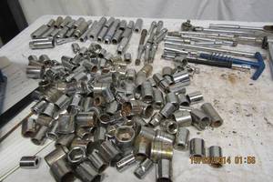lot 18 image: 38 DRIVE DEEP WELL SOCKETS, REGULAR SOCKETS, RATCHET, AND EXTENSIONS