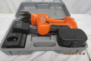lot 25 image: TRIM PRO 18 VOLT CORDLESS RECHARGEABLE 2-1 TRIMMER- 2 BLADES, CHARGER, BATTERY, DEVICE, AND CASE