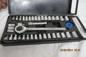 lot 34 image: TRI-STAR SAE METRIC  40 PIECE SOCKET SET