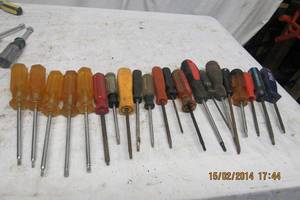 lot 39 image: STAR SHAPED SCREW DRIVERS