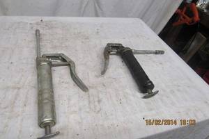 lot 44 image: GREASE GUNS