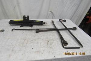 lot 45 image: SCISSOR JACK