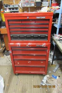 lot 1 image: CRAFTS MAN 5 DRAWER TOOL CABINET WITH 7 DRAWER TOOL BOX TOP BOX WITH NO KEY-RED