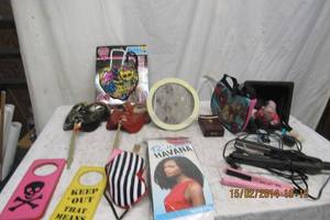 lot 231 image: WOMENS PARTY ACCESSORIES