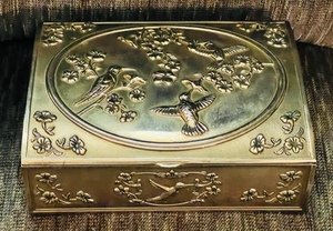 lot 11 image: 9.5 x 7 x &nbsp3 BEAUTIFUL STAINLESS STEEL JEWELRY BOX - with INCLUDED JEWELRY