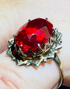lot 23 image: VINTAGE RUSSIAN MADE STERLING SILVER RING wRED STONE (SIZE 7)