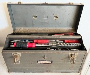 lot 21 image: CRAFTSMAN METAL TOOL BOX wCONTENTS 18x 9x 8