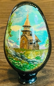 lot 29 image: BEAUTIFUL HAND-PAINTED WOODEN RUSSIAN EGG - 5.5