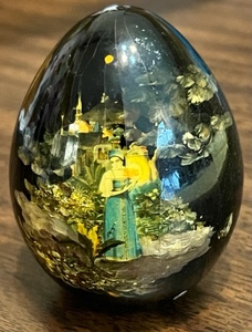 lot 31 image: VINTAGE HAND-PAINTED WOODEN RUSSIAN EGG - 3