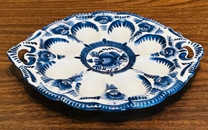 lot 34 image: HAND PAINTED &amp SIGNED GZHEL EGG HOLDER PLATE - 9