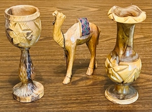 lot 36 image: MIDDLE EASTERN HAND-CRAFTED WOODEN 6-6.5 CHALISCAMELVASE