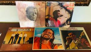 lot 102 image: LOT OF 5 RECORD ALBUMS33s - EDDY ARNOLD&nbsp  CONWAY TWITTY  WILLIE NELSON  STATLER BROS.  FARON YOUNG