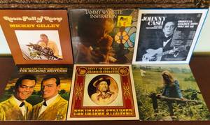 lot 103 image: LOT OF 6 RECORD ALBUMS33s - WILBURN BROTHERS  JOHNNY CASH  MICKEY GILLEY  TAMMY WYNETTE  LYNN ANDERSON  WILLIE NELSON