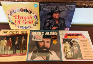 lot 105 image: LOT OF 5 RECORD ALBUMS33s - SONNY JAMES  ERNEST TUBB  STATLER BROS.  WAYLON JENNINGS  HYMES OF GOLD&nbsp