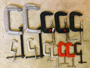 lot 114 image: LOT OF 12 METAL CLAMPS - VARIOUS SIZES