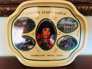 lot 123 image: LORETTA LYNN COMMEMORATIVE COLLECTIBLE SERVING TRAY - 16x13