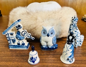lot 15 image: 5 VINTAGE RUSSIAN BLUE &amp WHITE FIGURINES wAUTHENTIC FUR-LINED RUSSIAN WOMENS HAT