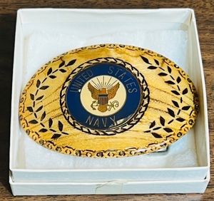 lot 52 image: VINTAGE HAND CARVED United States NAVY BELT BUCKLE