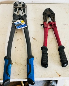 lot 56 image: KOBALT 24 BOLT CUTTER &amp 18 BOLT CUTTER&nbsp