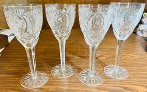 lot 66 image: 4 BEAUTIFUL CRYSTAL 8 STEMMED WINE GLASSES