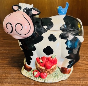 lot 92 image: GKR COW wBLUE BIRD ON BACK &nbspCOOKIE JAR