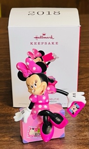 lot 93 image: 2018 HALLMARK KEEPSAKE - SNAPPIN A SELFIE DISNEY MINNIE MOUSE