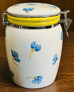 lot 97 image: INSPIRADO STONE LITE 8.5 CROCK wLID&nbsp