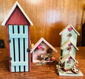 lot 98 image: COLD WATER CREEK DOOR LATCH BUTTERFLY HOUSE WBIRDHOUSE ART