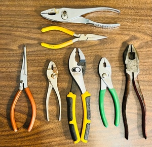 lot 182 image: 7 PAIR OF ASSORTED PLIERS