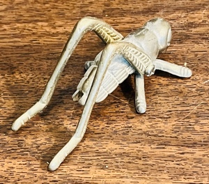 lot 187 image: 3.5 VINTAGE BRASS GRASSHOPPER