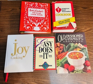 lot 221 image: 5 ASSORTED COOK BOOKS - INCLUDING BETTY CROCKERS PICTURE COOKBOOK &amp JOY OF COOKING