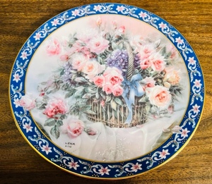 lot 239 image: ROSES LENN LIV BASLECT BOUQUET LIMITED EDITION COLLECTOR 1992 W.L. GEORGE