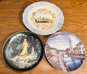 lot 240 image: 3 VINTAGE RUSSIAN COLLECTOR PLATES - TWO 8 & ONE 9.5