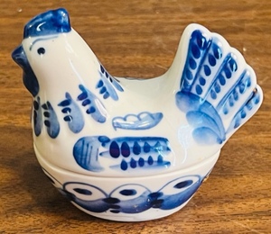 lot 258 image: VINTAGE 3 GZHEL NESTING CHICKEN BOWL &amp LID