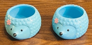 lot 259 image: 2 ROCKET FARMS MOTHERS DAY HEDGEHOGCALADIVA PLATERS 2.5