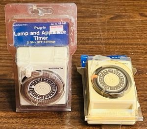 lot 260 image: 2 RADIO SHACK MICRONTA PLUG-IN LAMP and APPLIANCE TIMERS