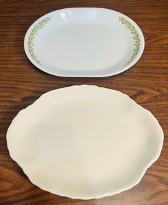lot 271 image: CORELLE 12x10 SERVING PLATTER &amp VINTAGE 12x 9 SERVING PLATTER