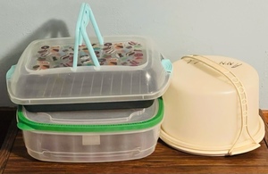 lot 309 image: 1 TUPPERWARE PORTABLE CAKE CARRIER & 2 CUPCAKESNACK CARRIER