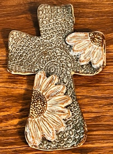 lot 314 image: BEAUTIFUL DECORATIVE WALL HANGING CROSS 10x 6
