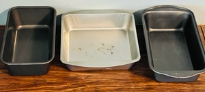 lot 322 image: PEDRINI & WILTON LOAF PANS & 8x 8 BAKING PAN