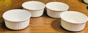 lot 344 image: 4 VINTAGE 5.5 CORNING WARE BOWLS F-16-B