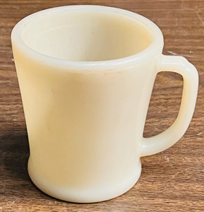 lot 345 image: VINTAGE 1950s FIRE KING COFFEE MUGS