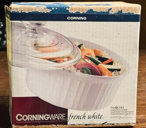lot 349 image: VINTAGE CORNING WARE FRENCH WHITE 1.5qt1.5L COVERED ROUND CASSEROLE