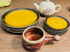 lot 346 image: VINTAGE KRISTINA COLLECTION MONTEGO - FIVE 10.25 PLATES & 6 38 SAUCERS w6 TEA POT & STONEWARE SOUP BOWL