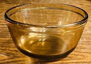 lot 361 image: ANCHOR HOCKING OVENWARE AMBER OVEN BASICS 1qt MIXING BOWL #1056