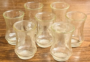 lot 364 image: 7 VINTAGE FRUIT JUICE GLASSES 3 34